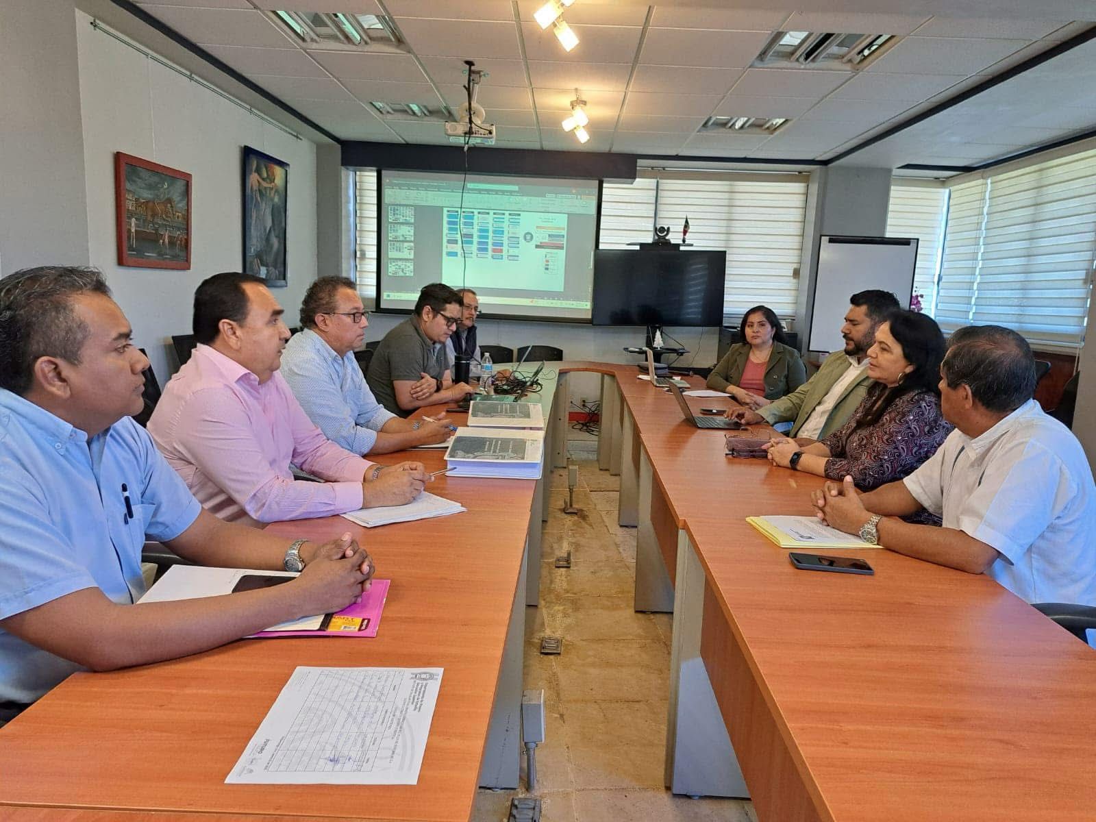 Funcionarios de la UAGro visitaron las instalaciones del departamento escolar y de archivo de la Universidad Autónoma de Nuevo León.